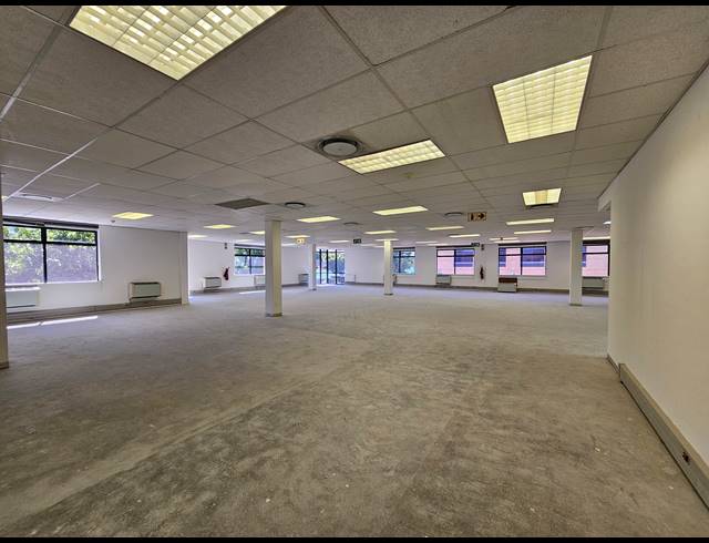 400M² OFFICE TO LET IN PLATTEKLOOF